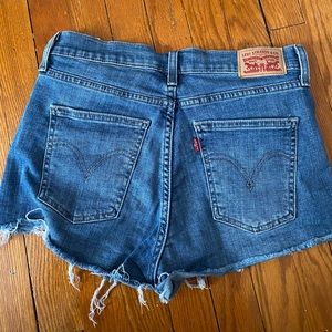 Levi’s Jean Shorts🌞